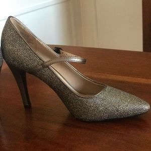 Dana Bachman Metallic Mary Jane 3.5 High Pumps 6.5